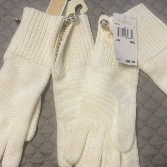 Michael Kors White Knit Gloves with Gold Accent - Picture 4 of 4